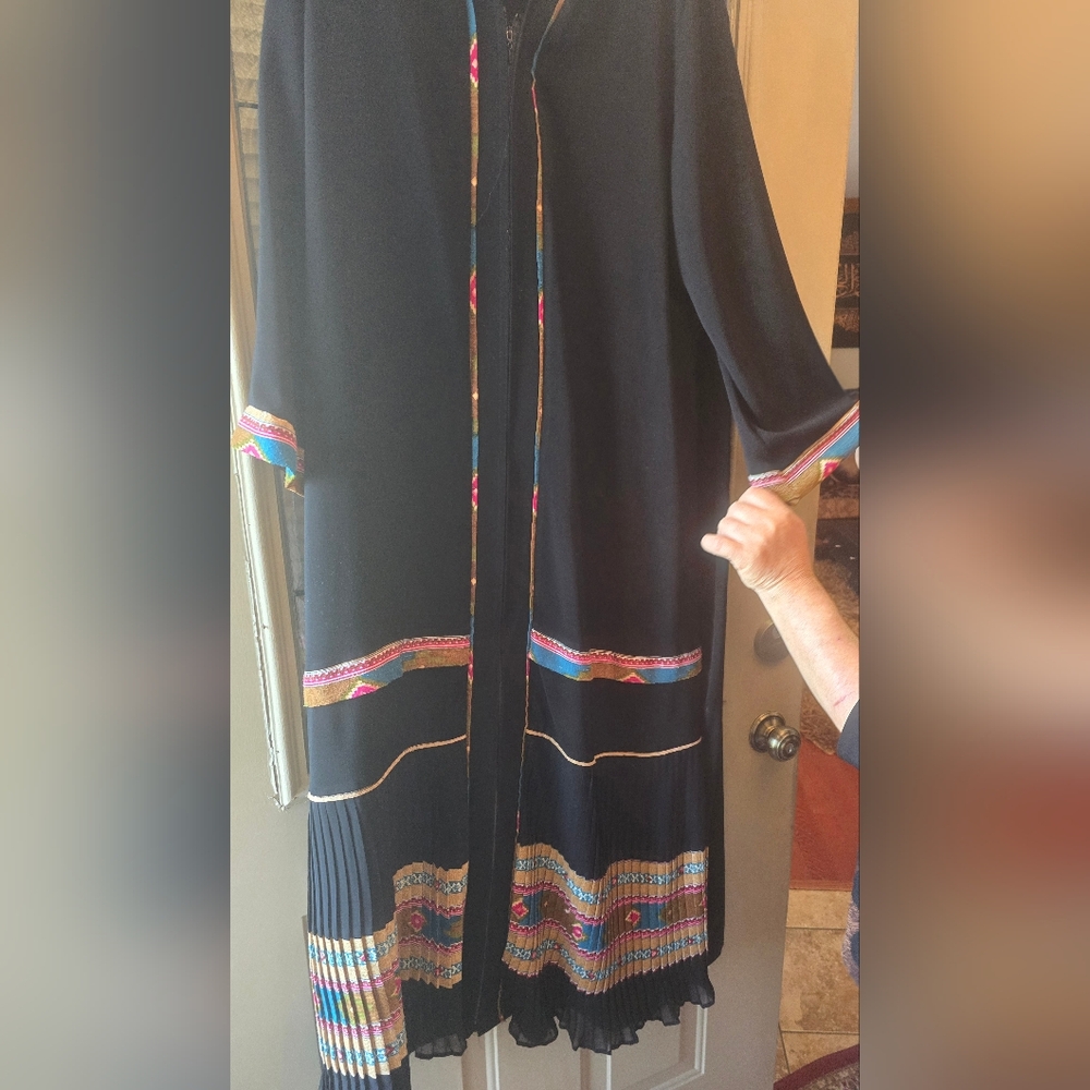 ✨ Trendy & Unique Abaya – Modern Elegance Meets Tradition ✨ - Picture 3 of 9
